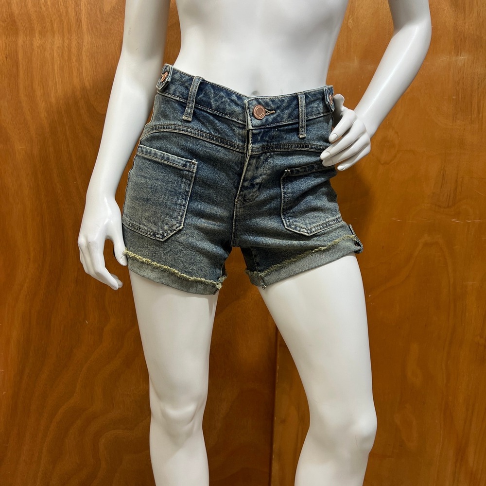 SO Juniors Mid Rise Utility Denim Shorts Size 3 26W Blue NWT Stretch